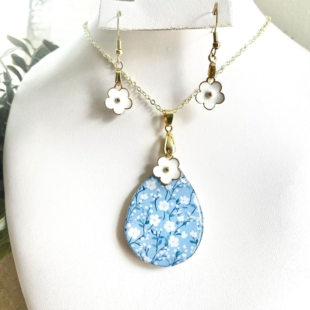Handmade Blue Floral Teardrop & White Flower Earrings Jewelry Set – Gold Tone - Picture 4 of 4